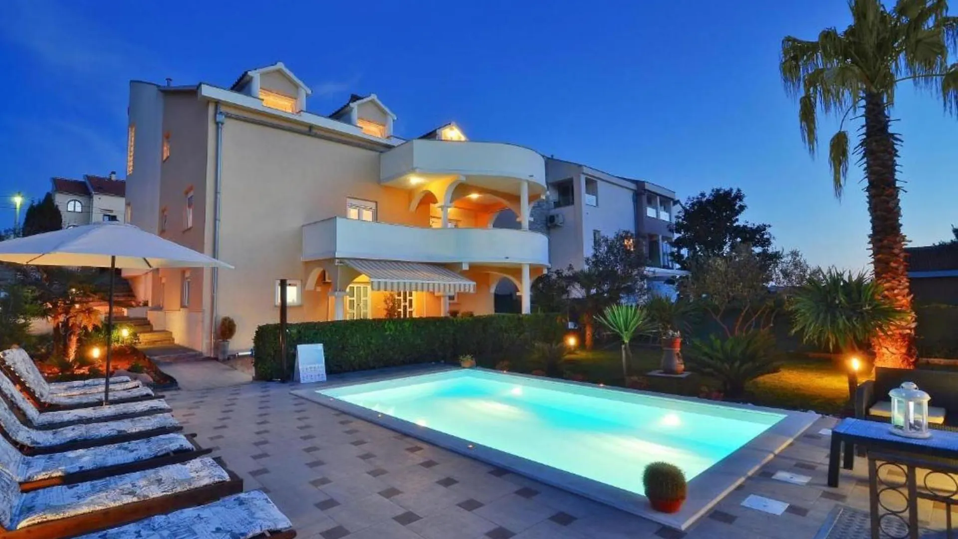 Cozy Apartment In Zadar With Heated Swimming Pool