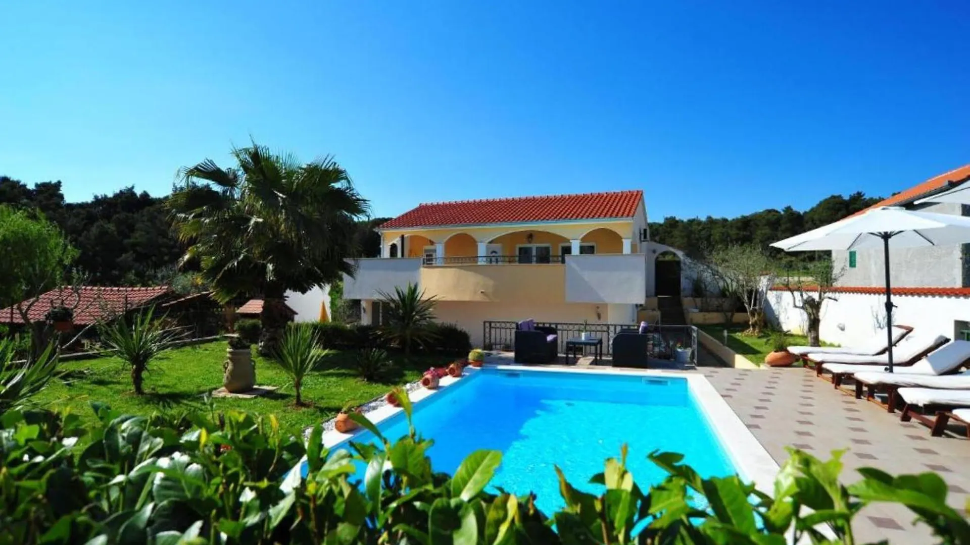 Cozy Apartment In Zadar With Heated Swimming Pool